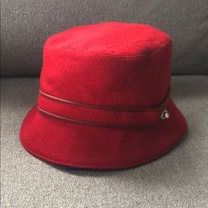 Coach vintage wool red hat with signature clasp